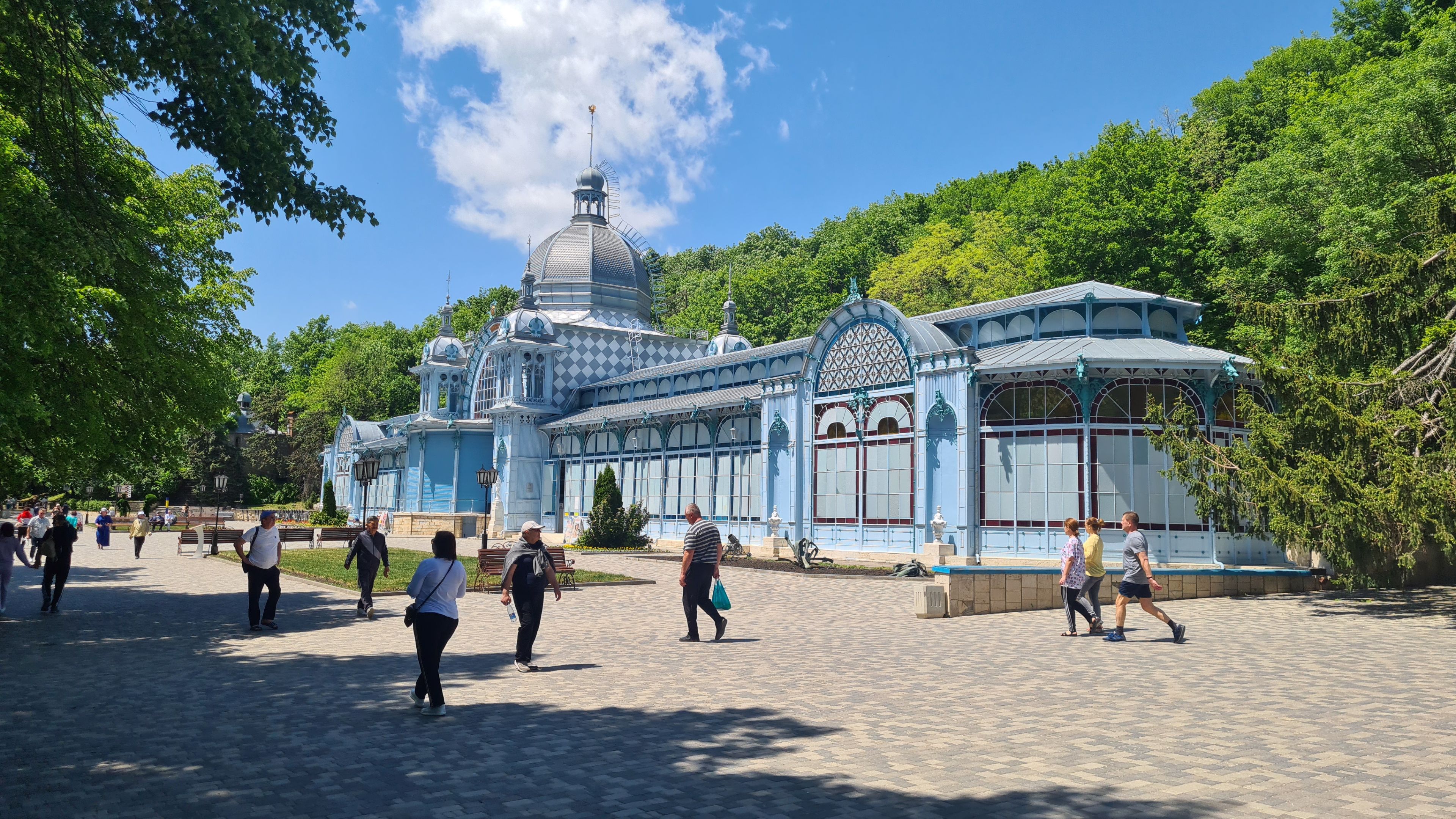 Пятигорск экскурсия по городу. Дворец Эмира Бухарского (Железноводск). Пушкинская галерея Железноводск. Феррум площадь в Железноводске. Галерея Пушкина в Железноводске.